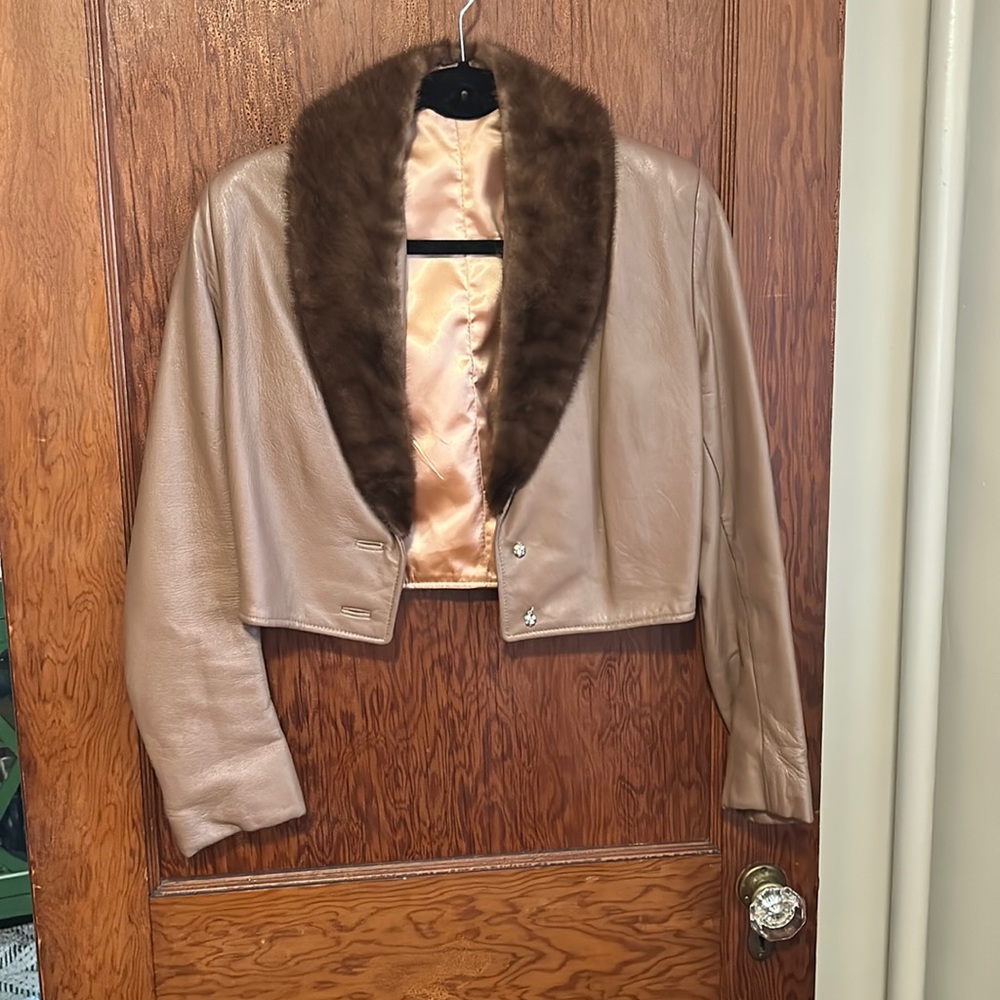 Vintage leather cropped jacket. Small